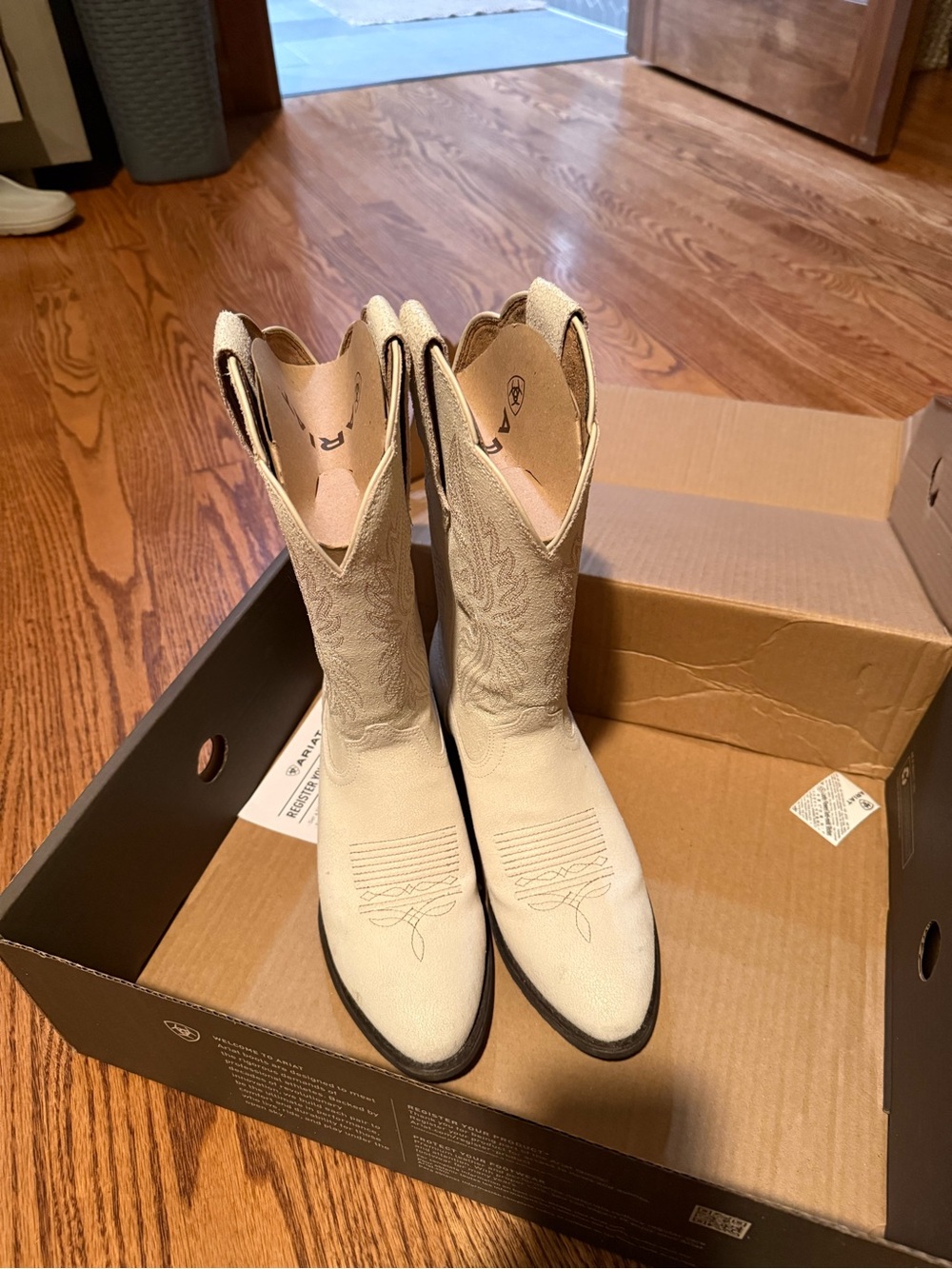 Ariat Women's Ivory Western Heritage StretchFit Boots - Picture 4 of 5